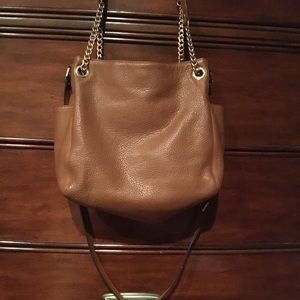 Michael Kors shoulder/crossbody feature